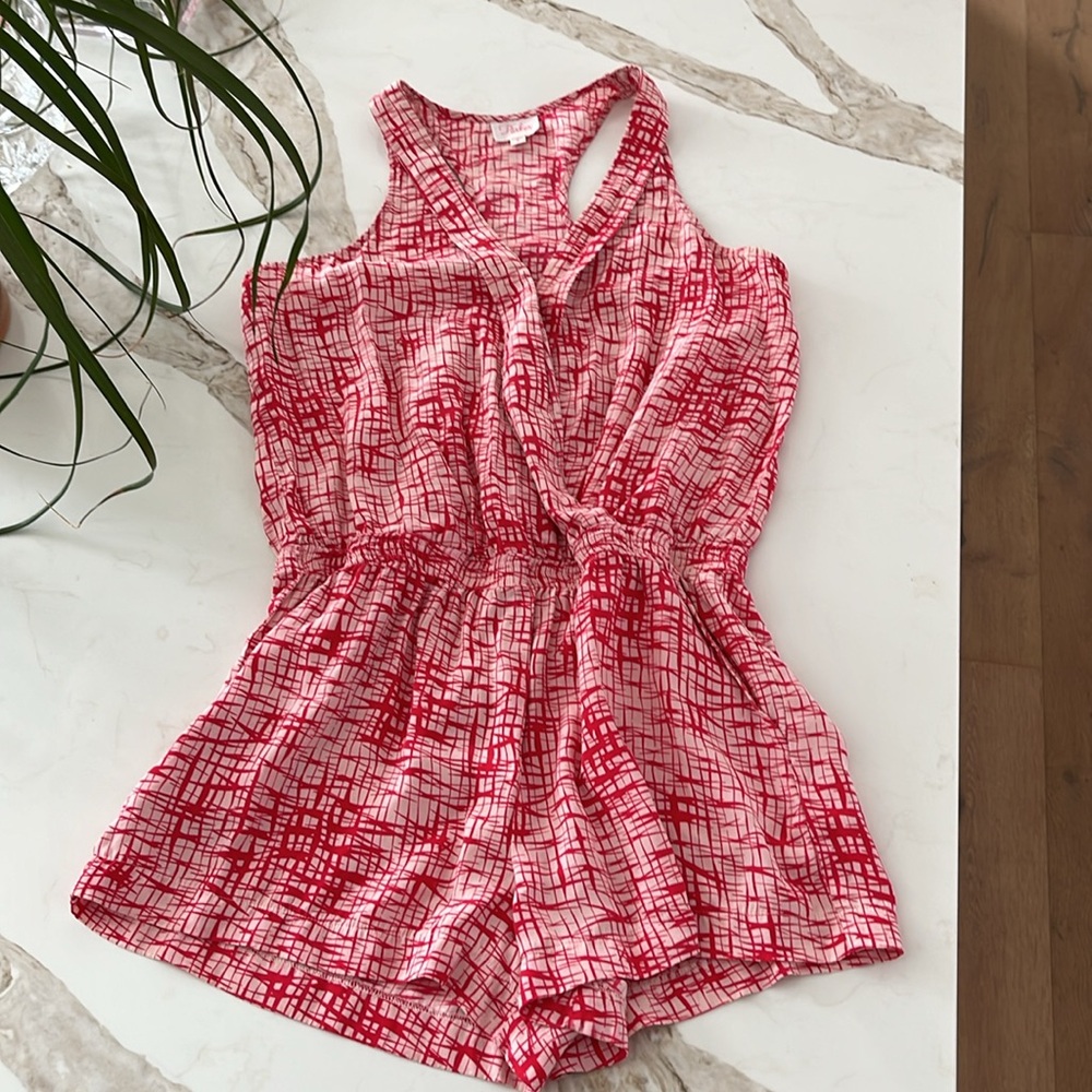 EUC Parker 100% silk white and red patterned v neck shorts romper w snap front